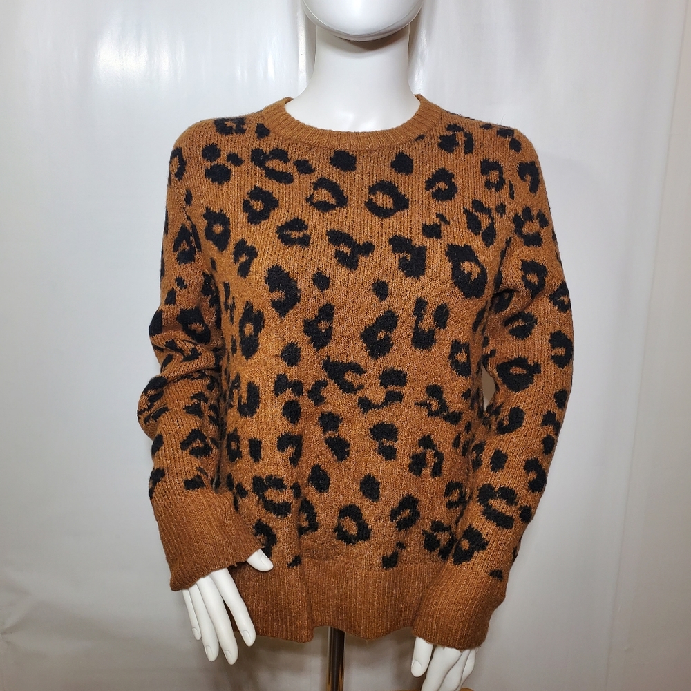 Old Navy Cozy Leopard Print Crew Neck Sweater Women’s - Size S
